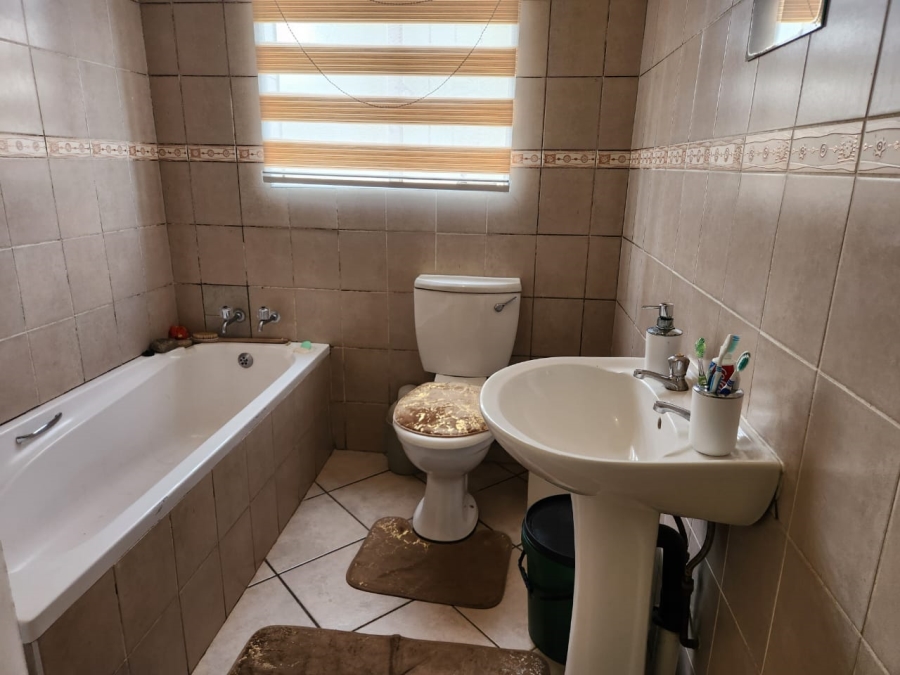 2 Bedroom Property for Sale in Restonvale A H Gauteng