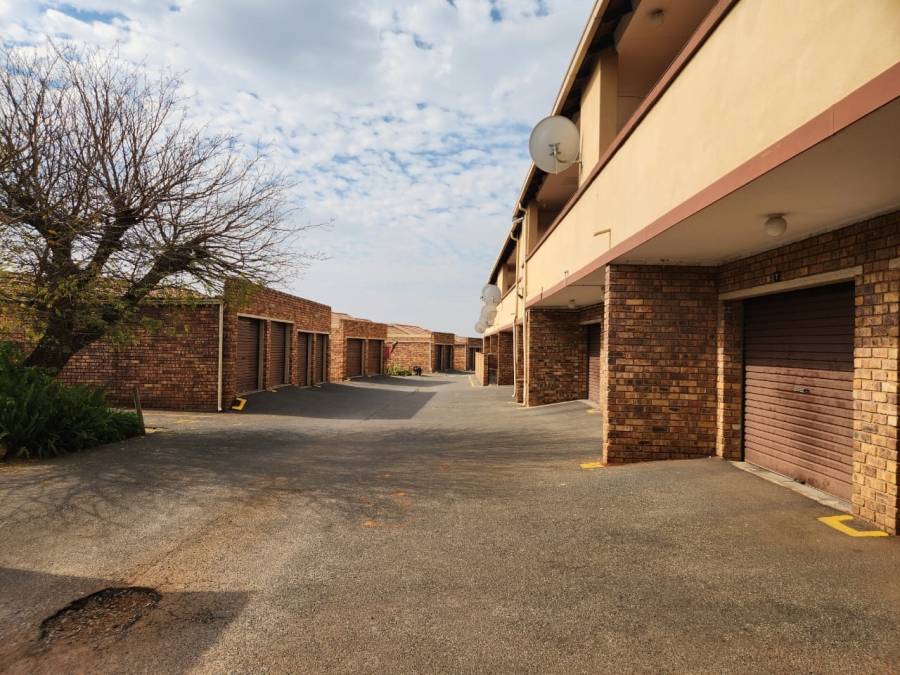 2 Bedroom Property for Sale in Restonvale A H Gauteng