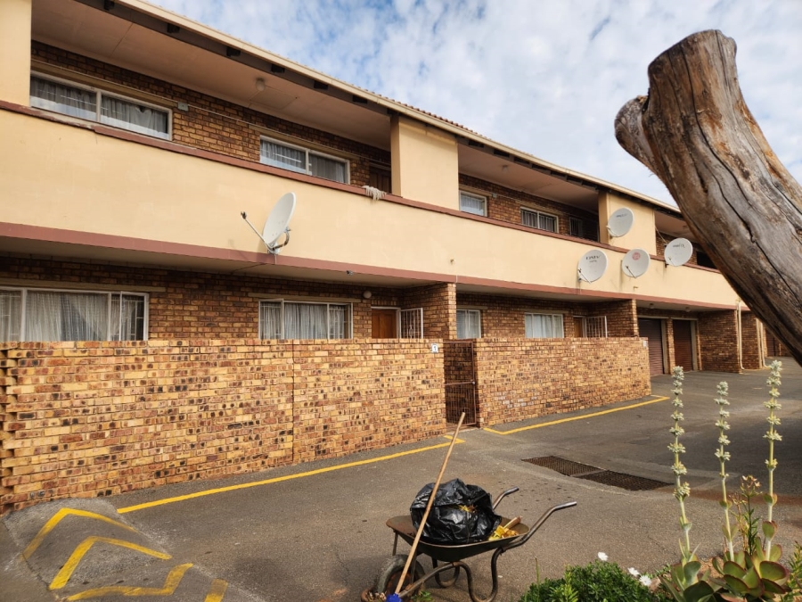 2 Bedroom Property for Sale in Restonvale A H Gauteng