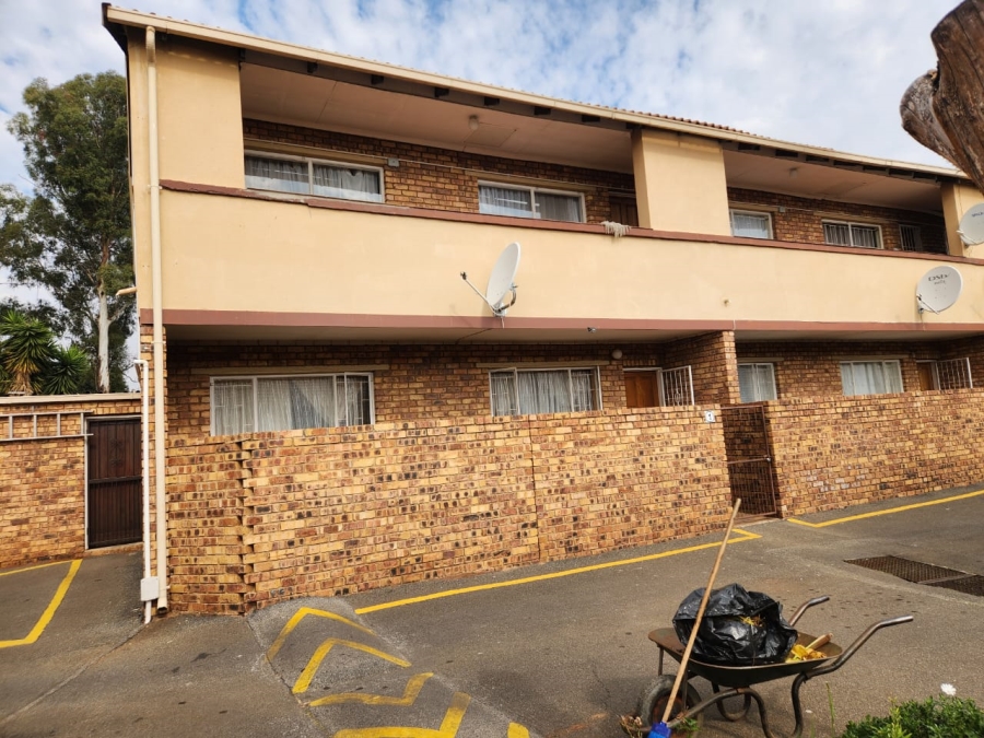2 Bedroom Property for Sale in Restonvale A H Gauteng