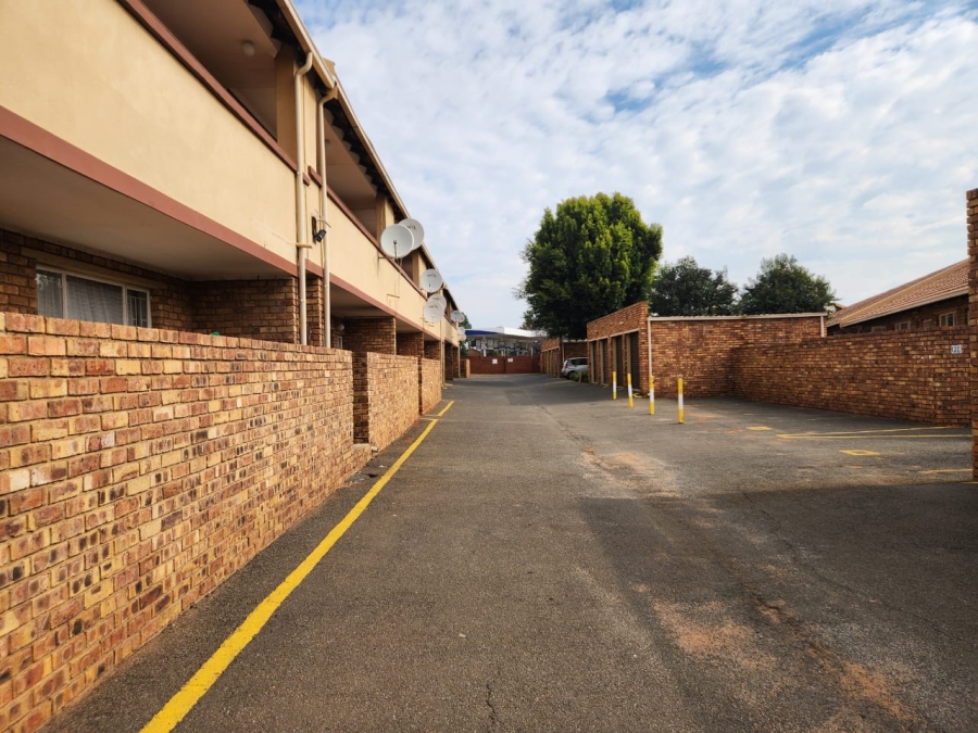 2 Bedroom Property for Sale in Restonvale A H Gauteng