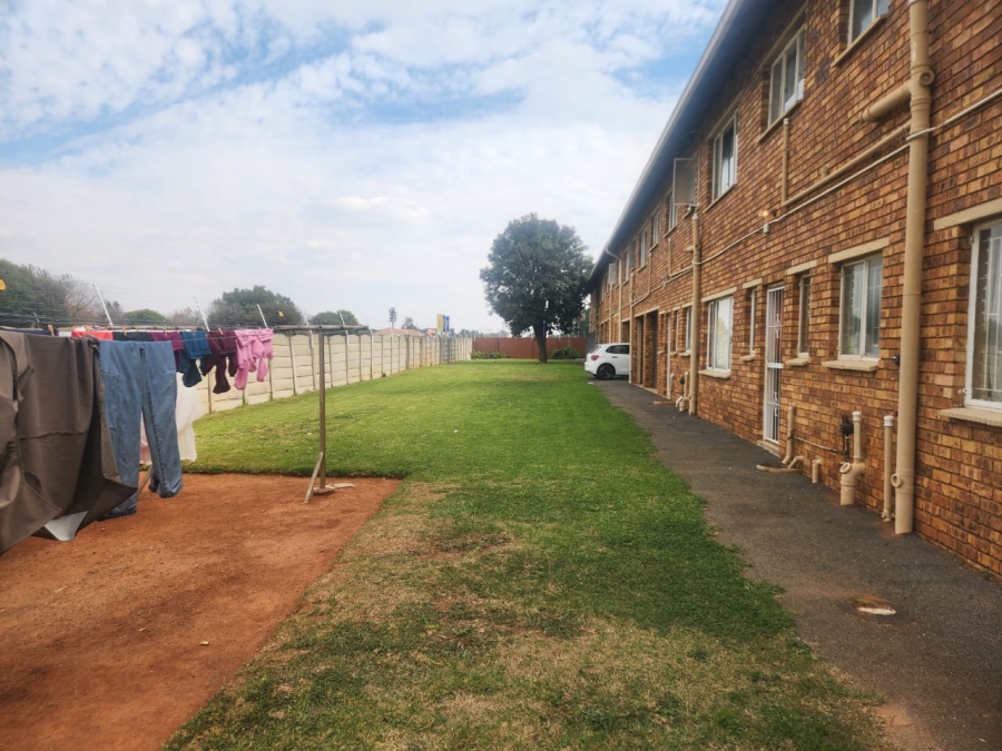 2 Bedroom Property for Sale in Restonvale A H Gauteng