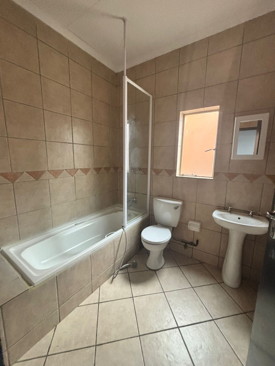 2 Bedroom Property for Sale in Vorna Valley Gauteng