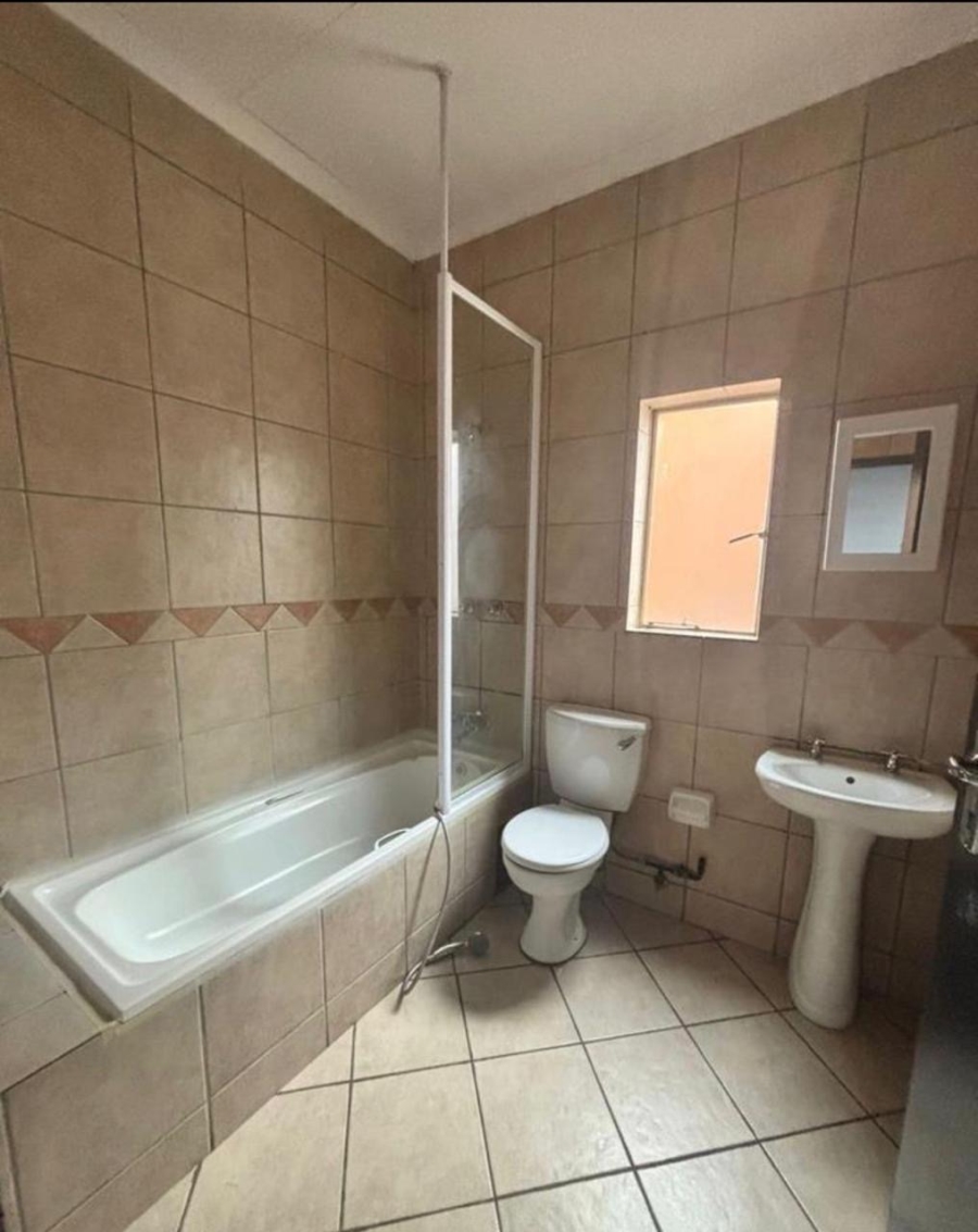2 Bedroom Property for Sale in Vorna Valley Gauteng