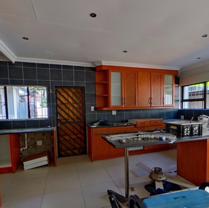 4 Bedroom Property for Sale in Garsfontein Gauteng