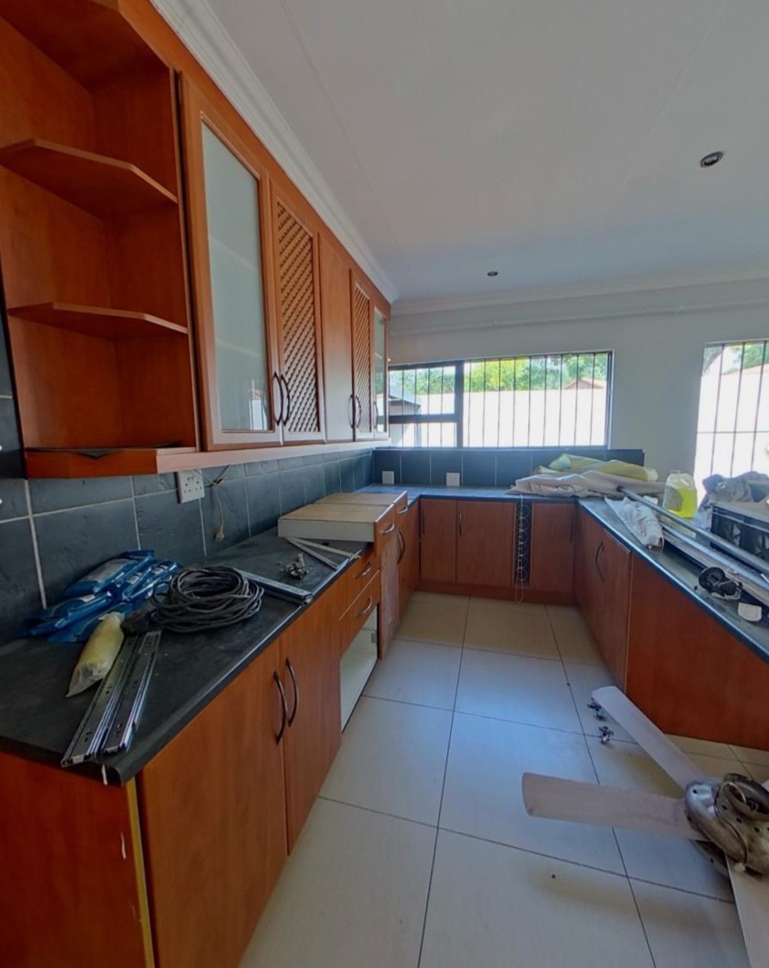 4 Bedroom Property for Sale in Garsfontein Gauteng