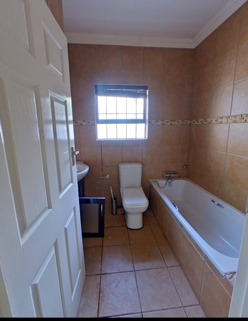 4 Bedroom Property for Sale in Garsfontein Gauteng