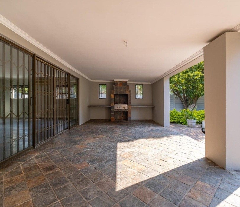 4 Bedroom Property for Sale in Garsfontein Gauteng