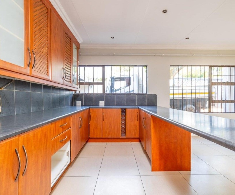4 Bedroom Property for Sale in Garsfontein Gauteng