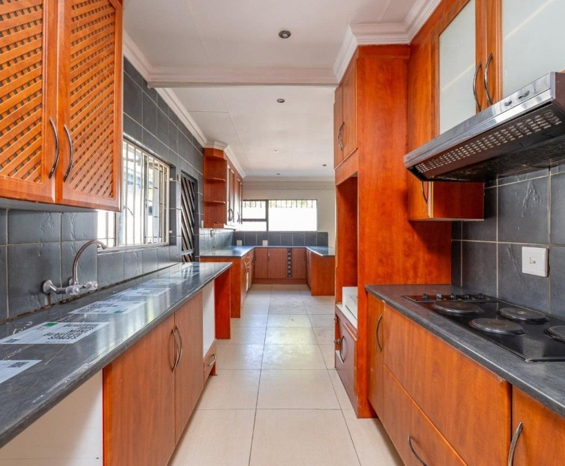 4 Bedroom Property for Sale in Garsfontein Gauteng