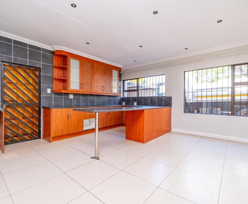 4 Bedroom Property for Sale in Garsfontein Gauteng