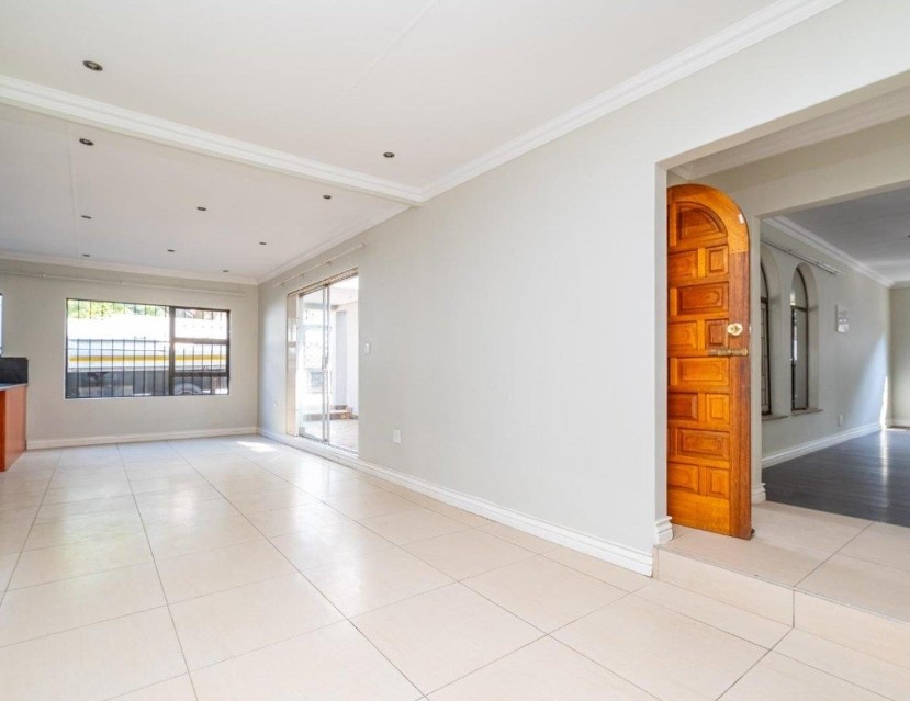 4 Bedroom Property for Sale in Garsfontein Gauteng