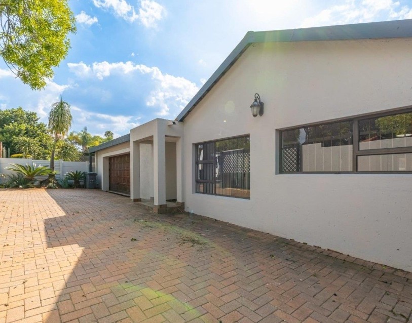 4 Bedroom Property for Sale in Garsfontein Gauteng