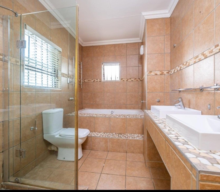 4 Bedroom Property for Sale in Garsfontein Gauteng