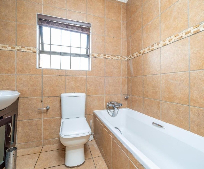 4 Bedroom Property for Sale in Garsfontein Gauteng
