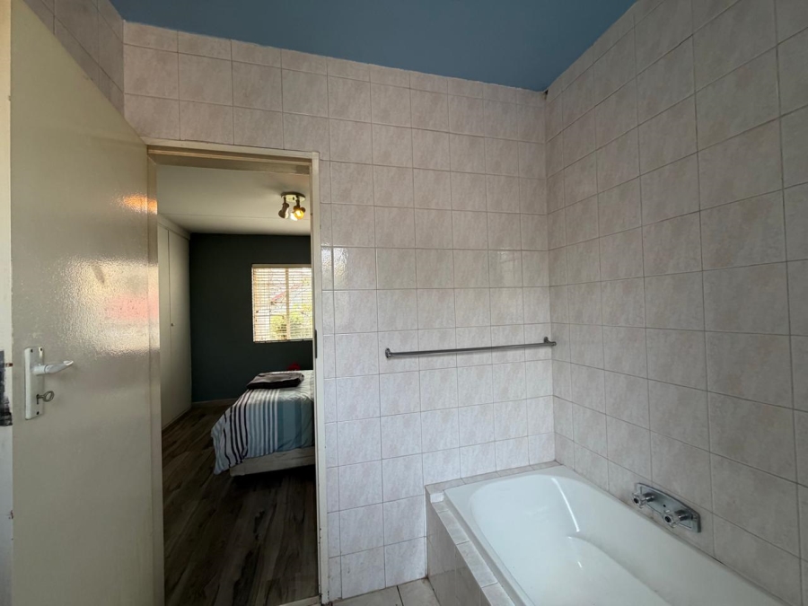 3 Bedroom Property for Sale in Vorna Valley Gauteng