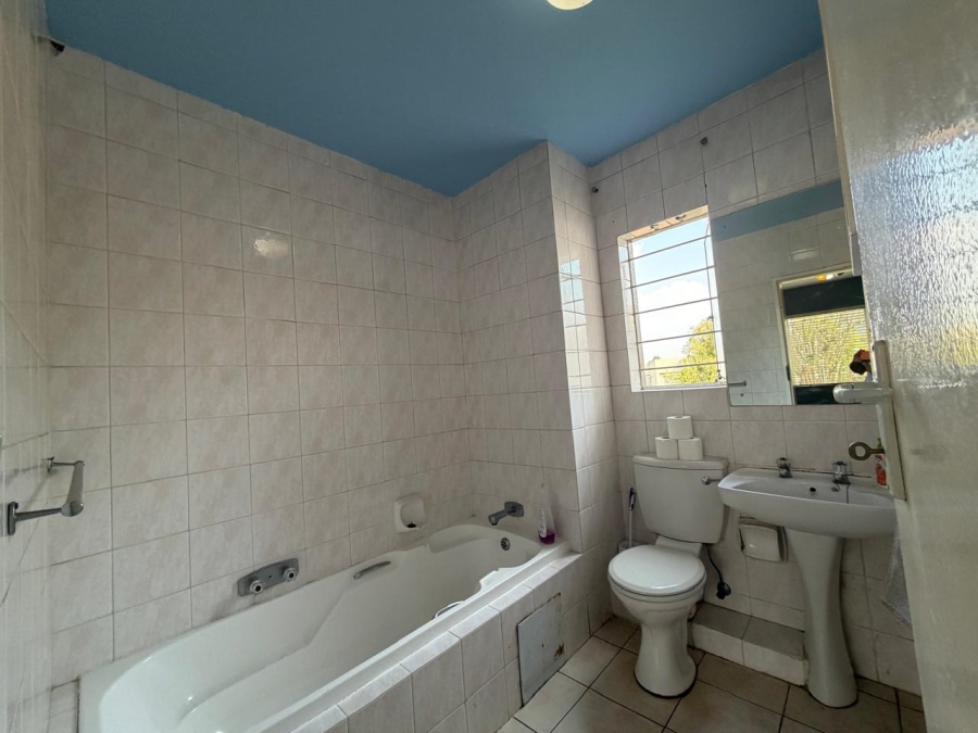 3 Bedroom Property for Sale in Vorna Valley Gauteng