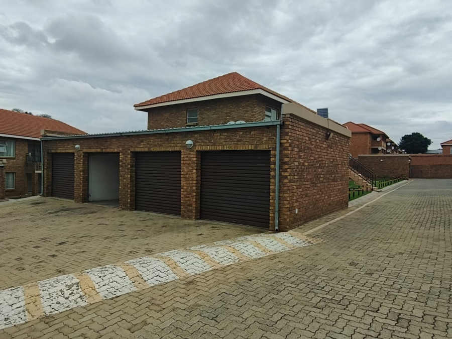 2 Bedroom Property for Sale in Birchleigh Gauteng
