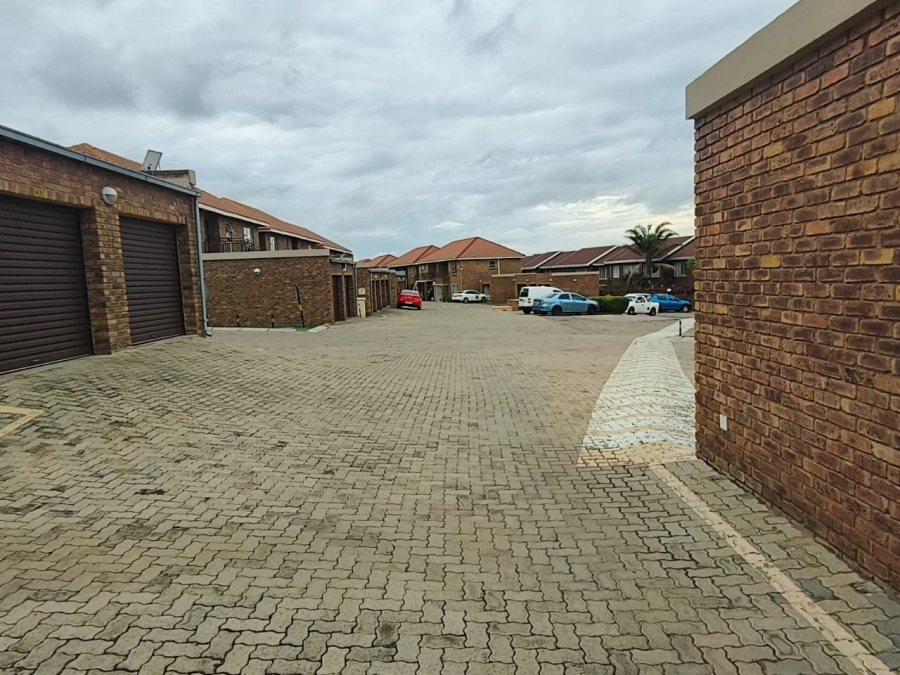 2 Bedroom Property for Sale in Birchleigh Gauteng