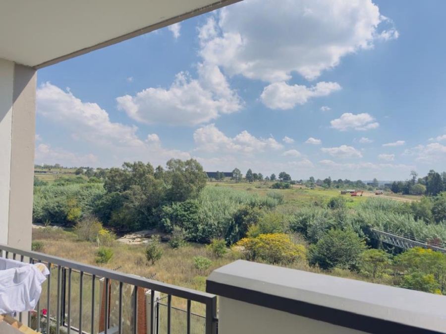 To Let 2 Bedroom Property for Rent in Waterfall Gauteng