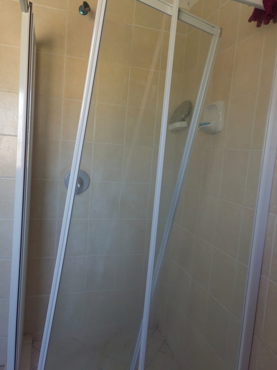 To Let 2 Bedroom Property for Rent in Vorna Valley Gauteng