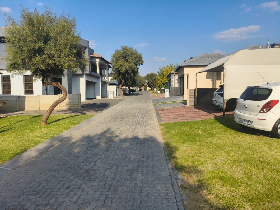 3 Bedroom Property for Sale in Waterfall View Gauteng