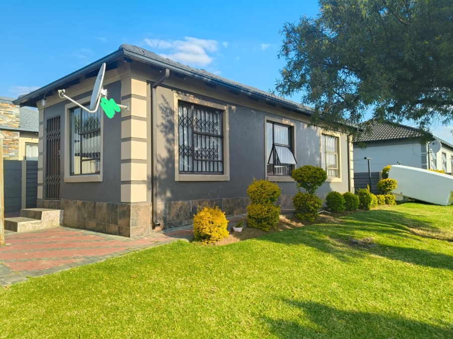 3 Bedroom Property for Sale in Waterfall View Gauteng