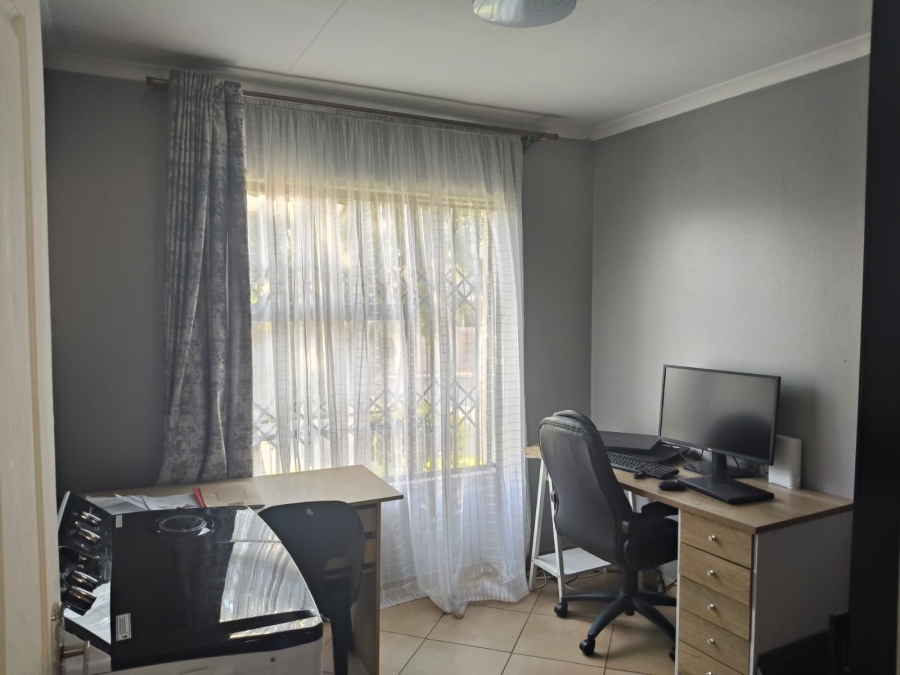 3 Bedroom Property for Sale in Waterfall View Gauteng