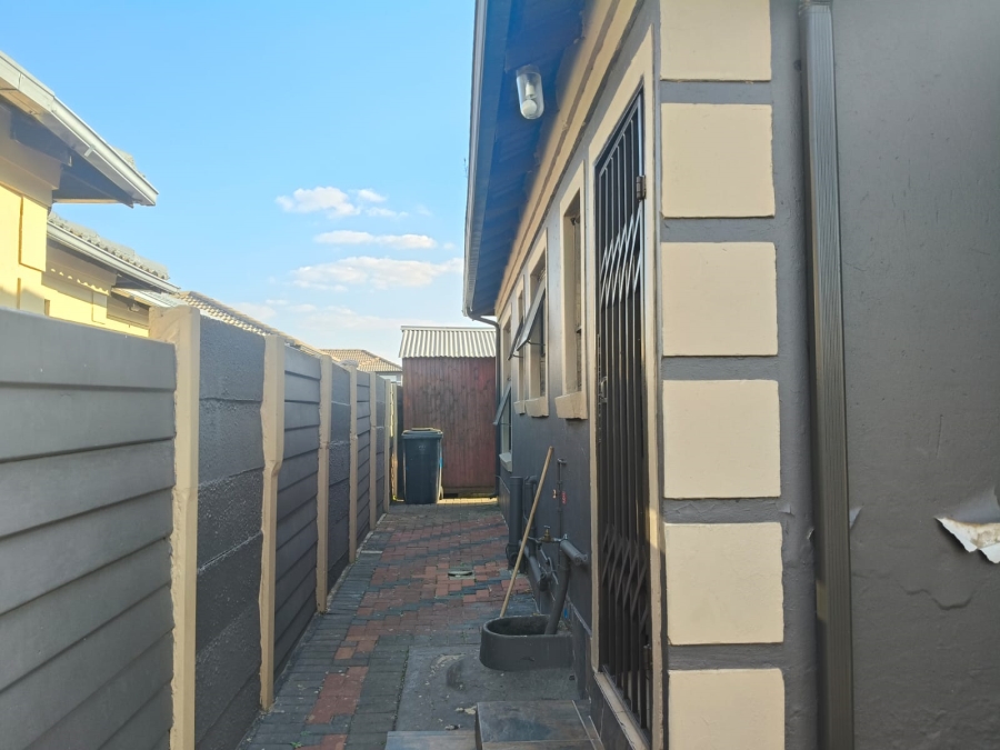 3 Bedroom Property for Sale in Waterfall View Gauteng