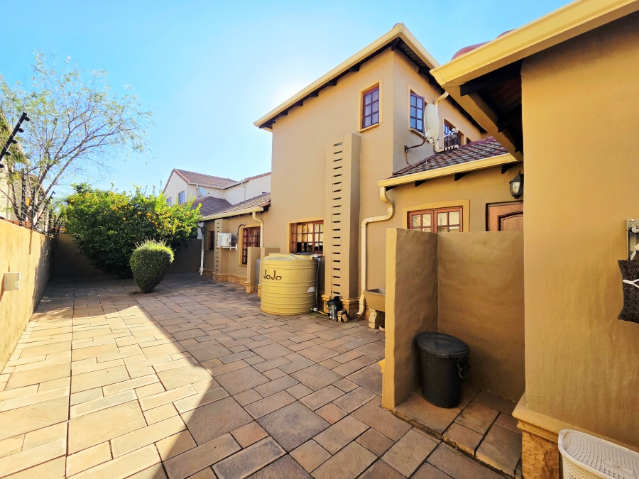 3 Bedroom Property for Sale in Noordwyk Gauteng
