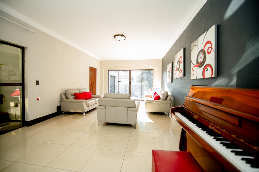 5 Bedroom Property for Sale in Ruimsig Gauteng