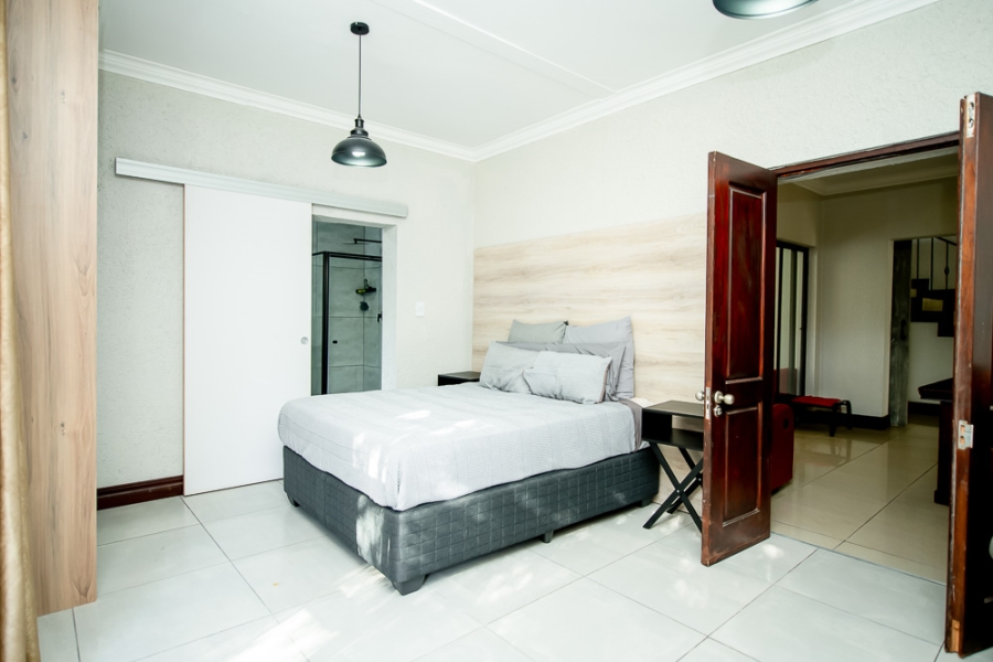 5 Bedroom Property for Sale in Ruimsig Gauteng