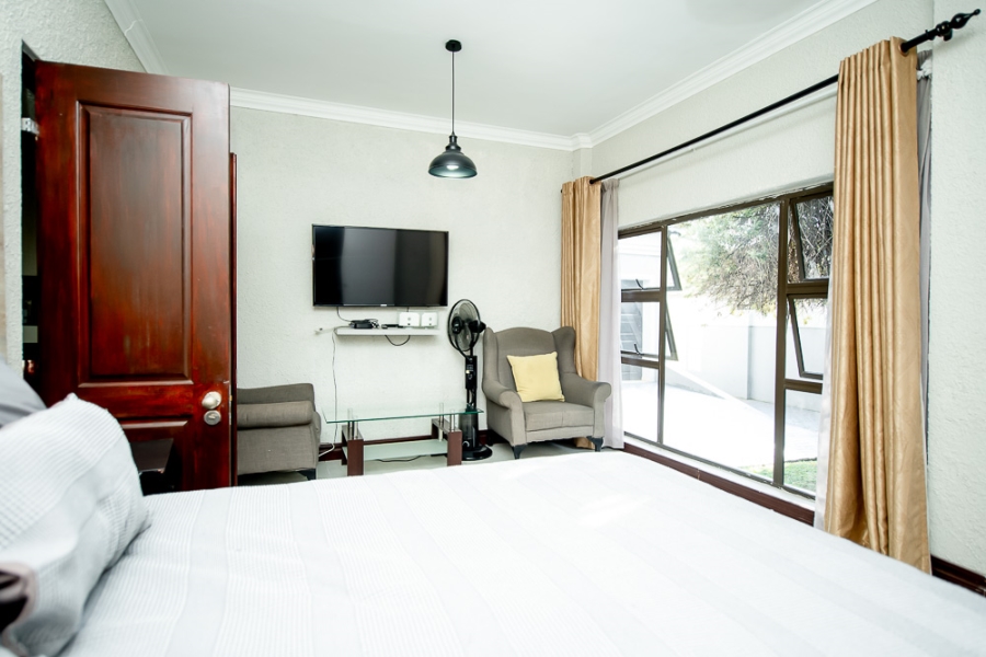 5 Bedroom Property for Sale in Ruimsig Gauteng