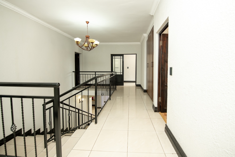 5 Bedroom Property for Sale in Ruimsig Gauteng