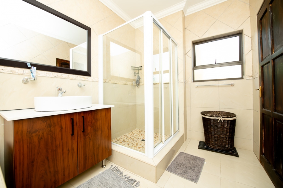 5 Bedroom Property for Sale in Ruimsig Gauteng