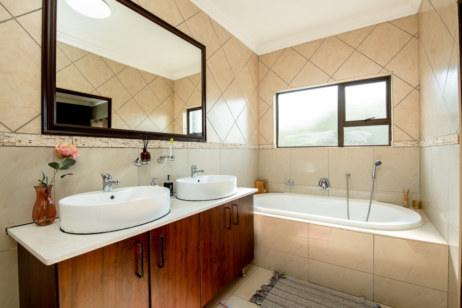 5 Bedroom Property for Sale in Ruimsig Gauteng