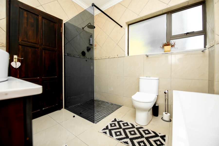 5 Bedroom Property for Sale in Ruimsig Gauteng