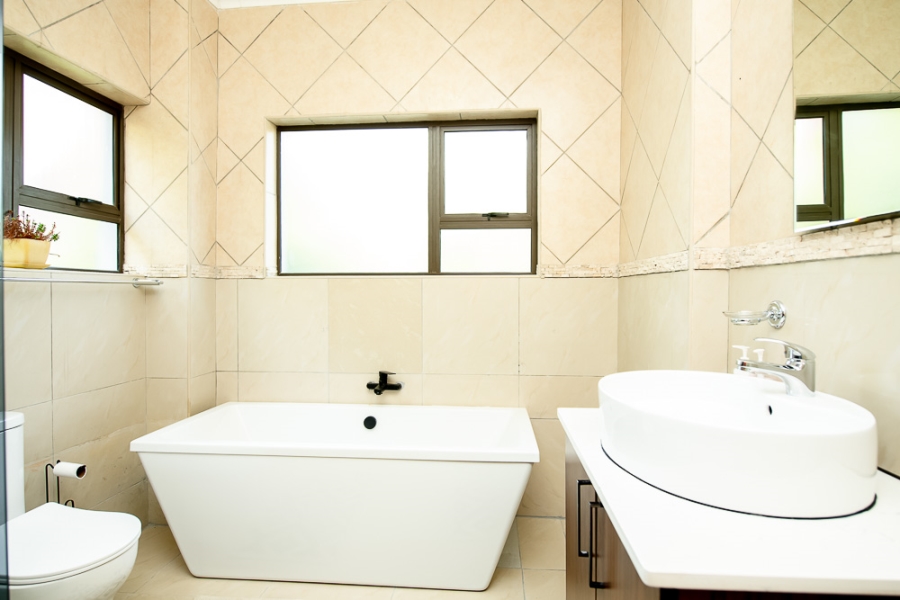 5 Bedroom Property for Sale in Ruimsig Gauteng