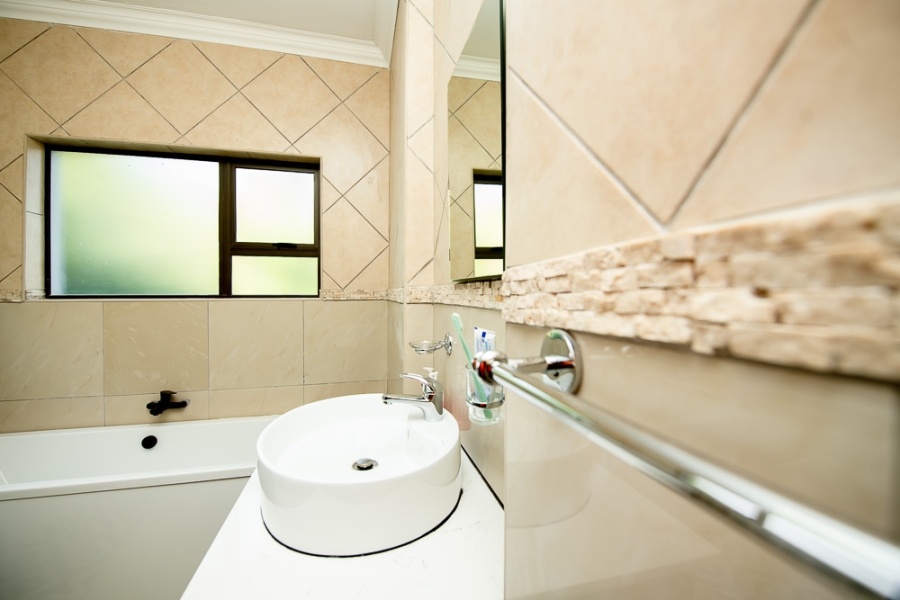 5 Bedroom Property for Sale in Ruimsig Gauteng