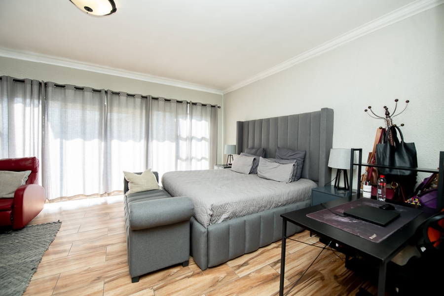 5 Bedroom Property for Sale in Ruimsig Gauteng