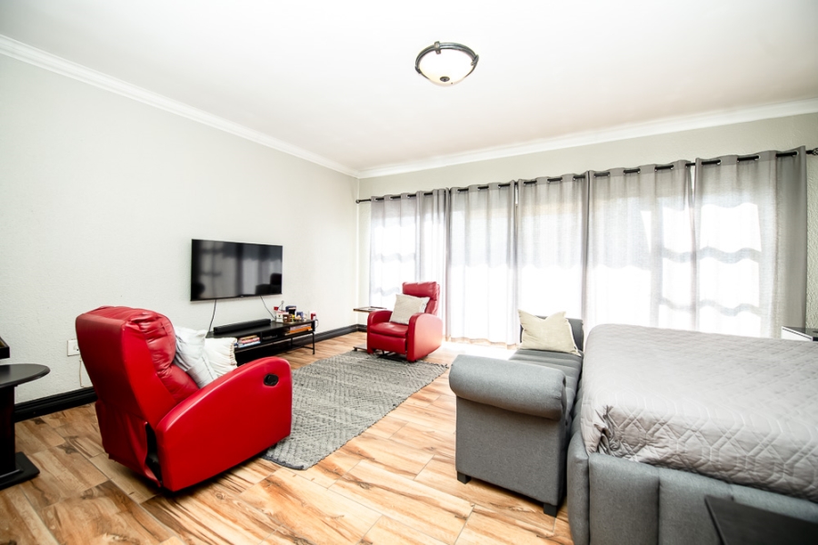 5 Bedroom Property for Sale in Ruimsig Gauteng