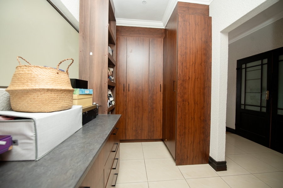 5 Bedroom Property for Sale in Ruimsig Gauteng
