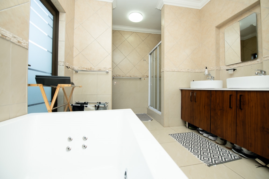 5 Bedroom Property for Sale in Ruimsig Gauteng