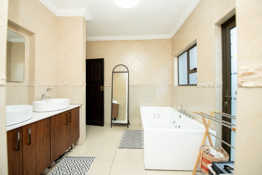 5 Bedroom Property for Sale in Ruimsig Gauteng