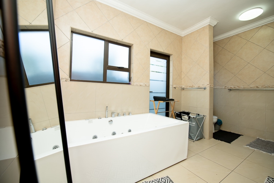5 Bedroom Property for Sale in Ruimsig Gauteng