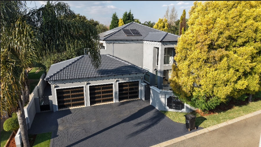 5 Bedroom Property for Sale in Ruimsig Gauteng