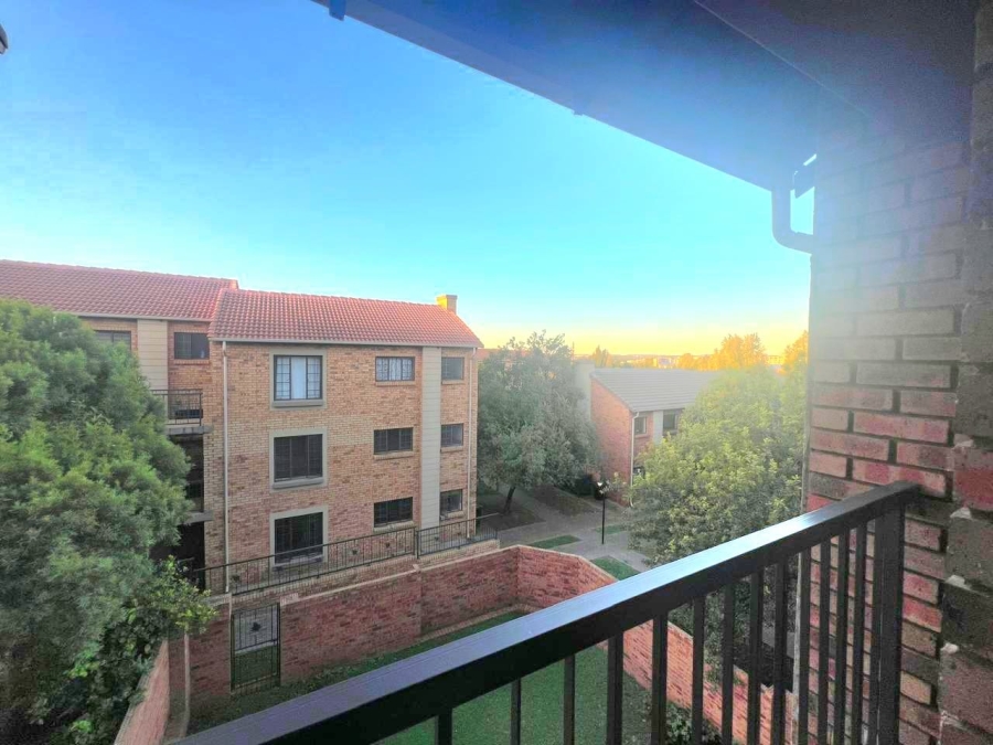 2 Bedroom Property for Sale in Eco Park Gauteng
