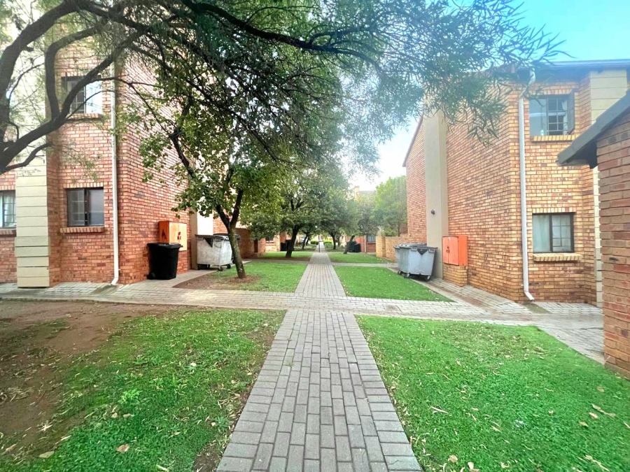 2 Bedroom Property for Sale in Eco Park Gauteng