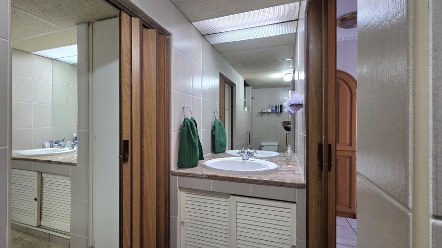 2 Bedroom Property for Sale in Pretoria Central Gauteng