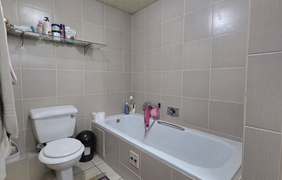 2 Bedroom Property for Sale in Pretoria Central Gauteng
